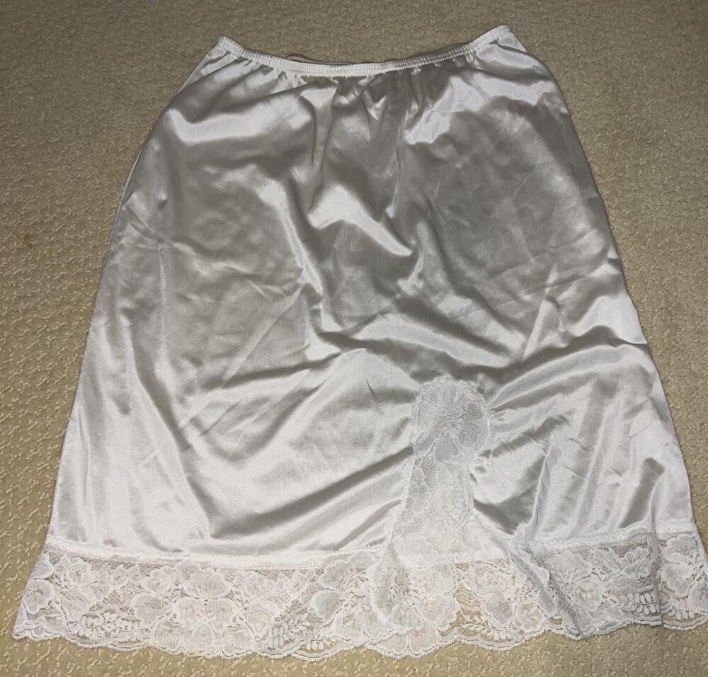 VTG Kayser White Half Slip Lace Trim Slit Coquette Bridal Lingerie 80s X-Small